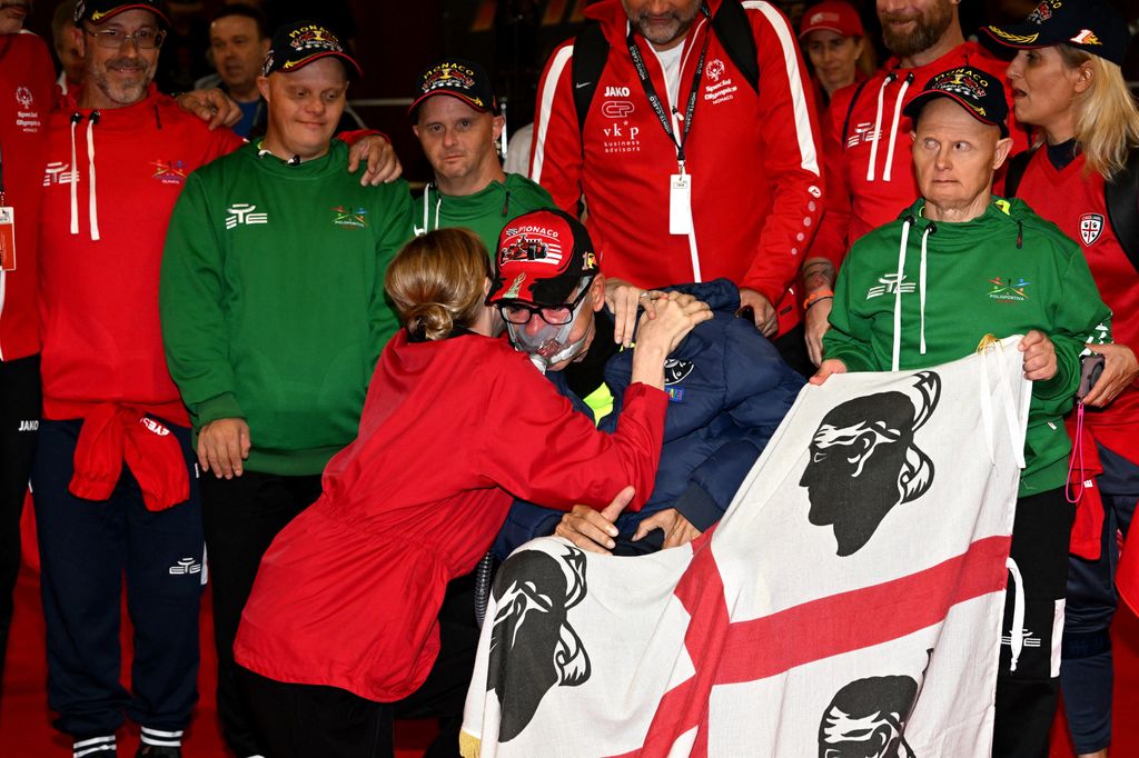 Tres imágenes de Charlen de Mónaco tomadas el pasado sábado durante la carrera que impulsa con fines solidarios y donde se emocionó con la experiencia de los participantes