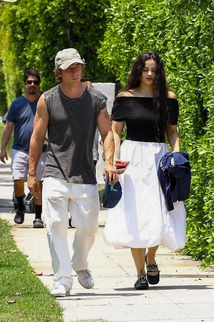 Jeremy Allen White y Rosalía fueron fotografiados juntos el pasado 14 de julio en Los Ángeles.