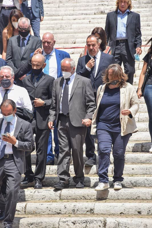 Raffaella Carrà: un funeral lleno de homenajes con sus familiares y amigos presentes