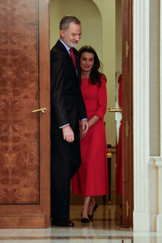 Las sonrisas de don Felipe y doña Letizia antes de hacer acto de presencia en la audiencia