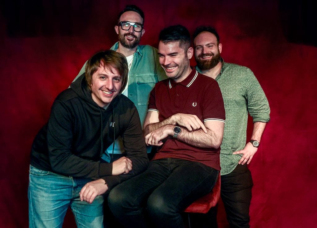 Retrato del grupo Supersubmarina riéndose