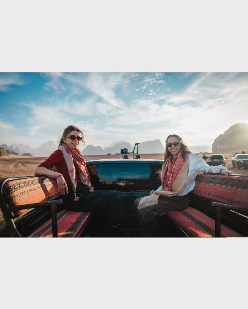 Rania y Salma de Jordania en el Wadi Rum, una zona desértica protegida situada en el sur de Jordania