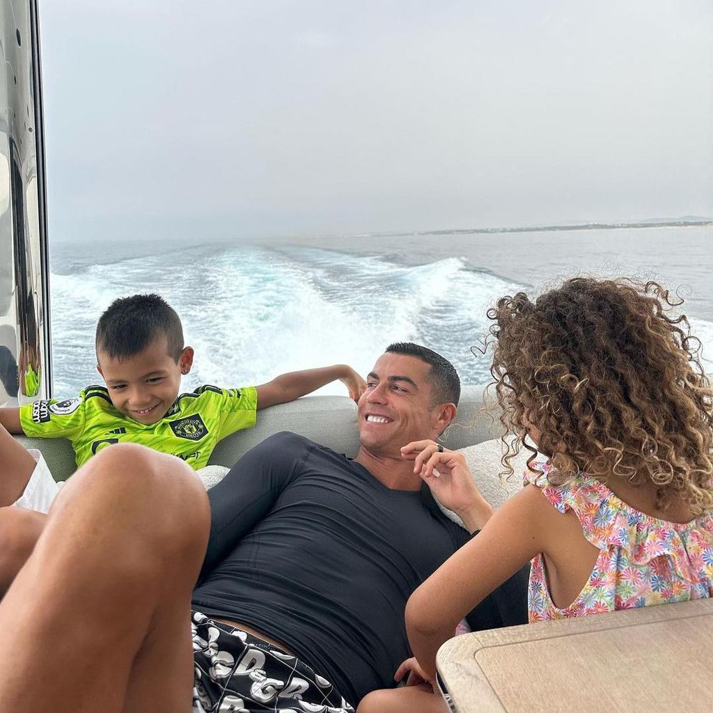 georgina rodr guez y su familia en la playa