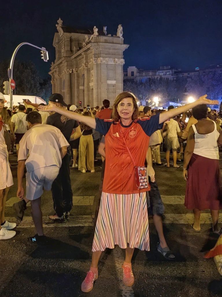 Ágatha Ruiz de la Prada celebrando la victoria de España en la final del Mundial