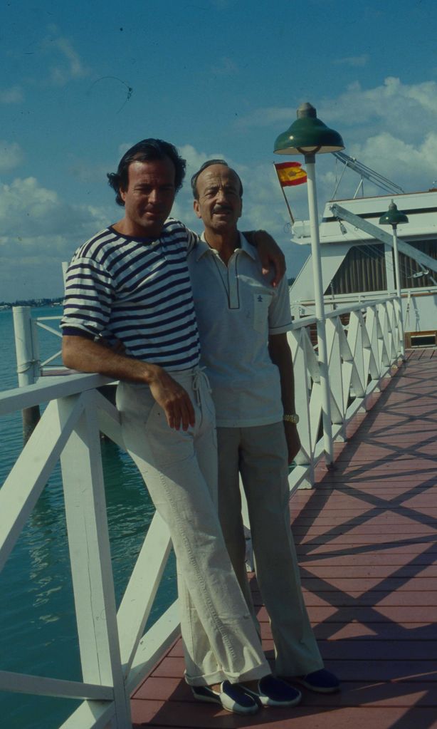 Julio Iglesias y su padre tras su secuestro