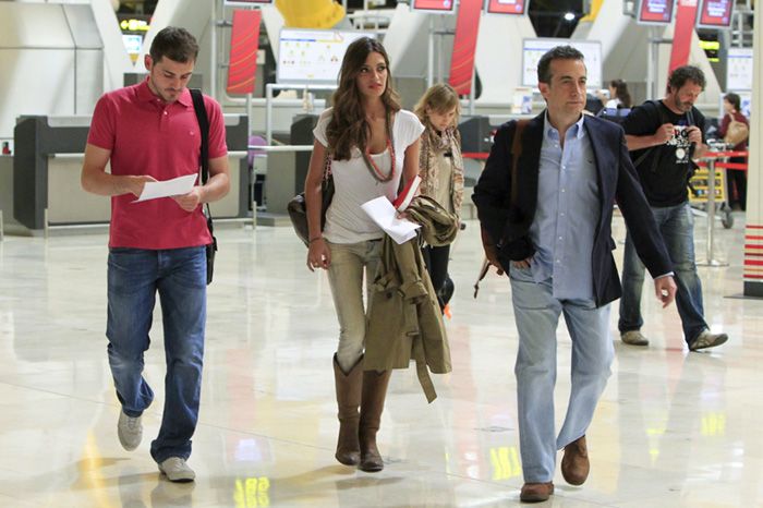 J.J. Santos con Sara Carbonero e Iker Casillas