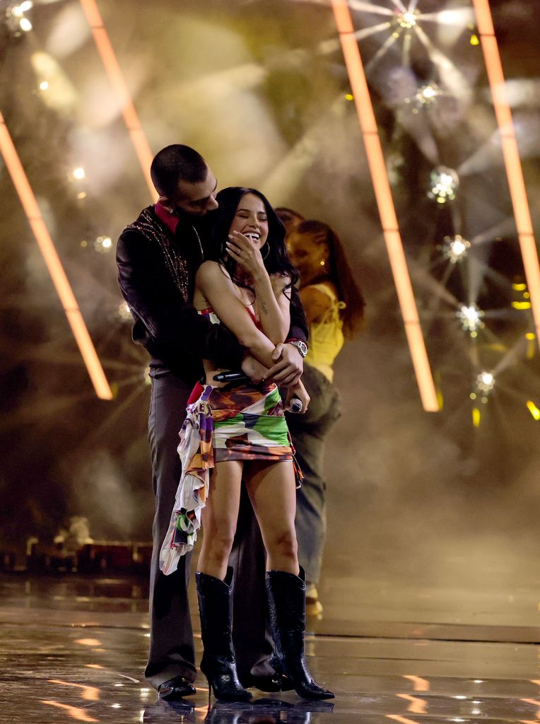 Becky G y Manuel Turizo interpretaron su nuevo tema, 'Qué Haces'