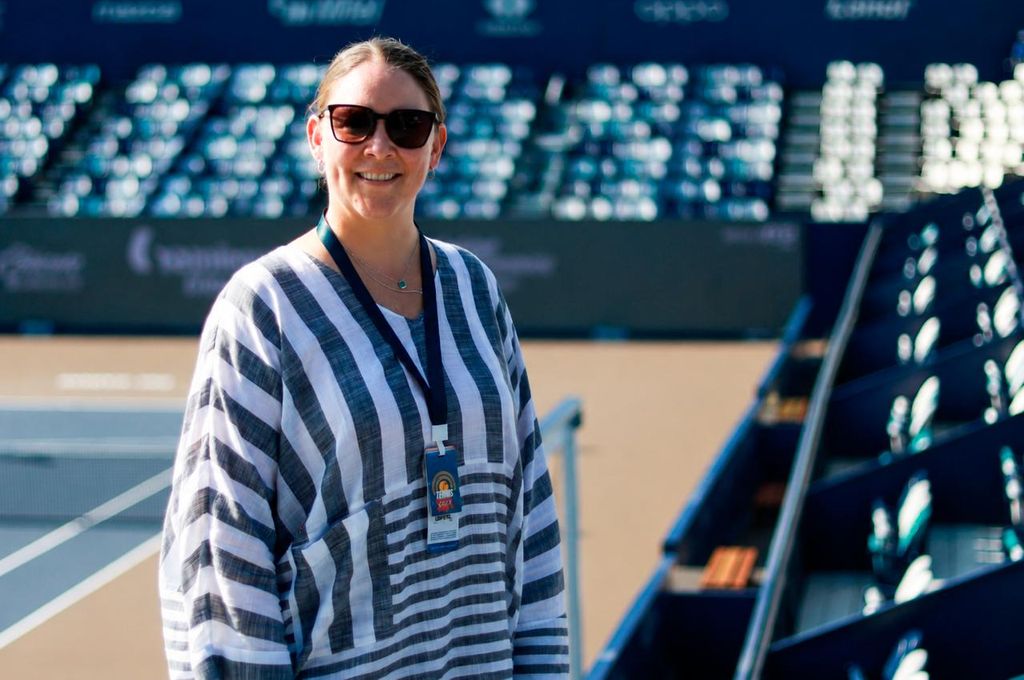 Renata Burillo celebra orgullosa la primera década del Abierto de Tenis de Los Cabos este 2026. 