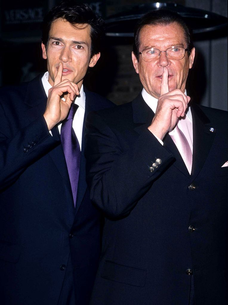 Roger y su hijo Geoffrey en la presentación de un libro en Londres