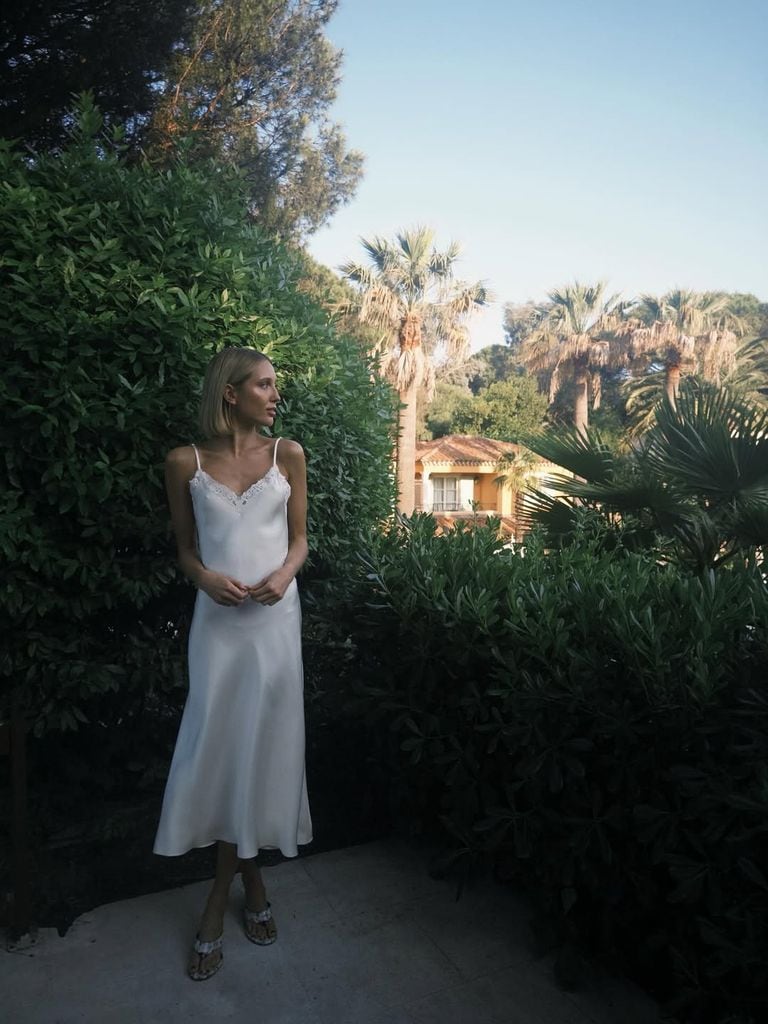 Olympia de Grecia con vestido lencero