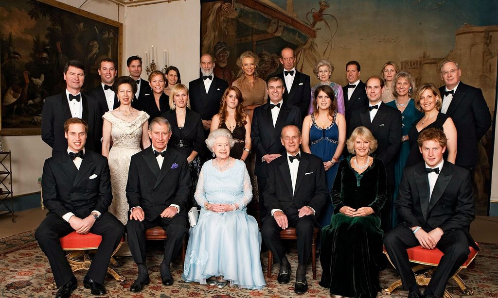 Isabel II HOLA PLUS