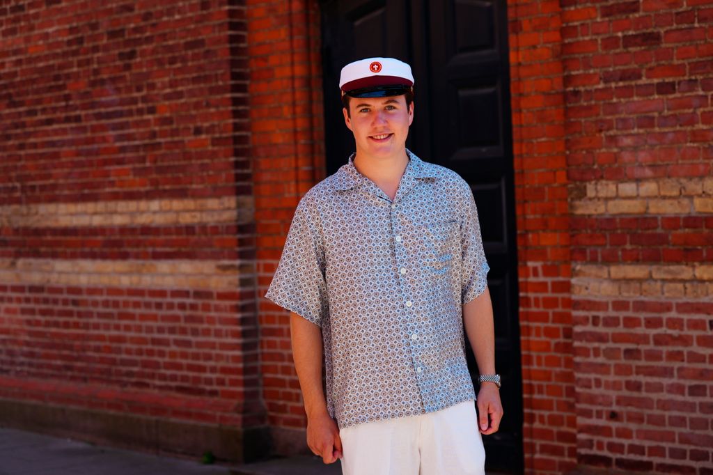 Christian de Dinamarca con su gorro de graduado