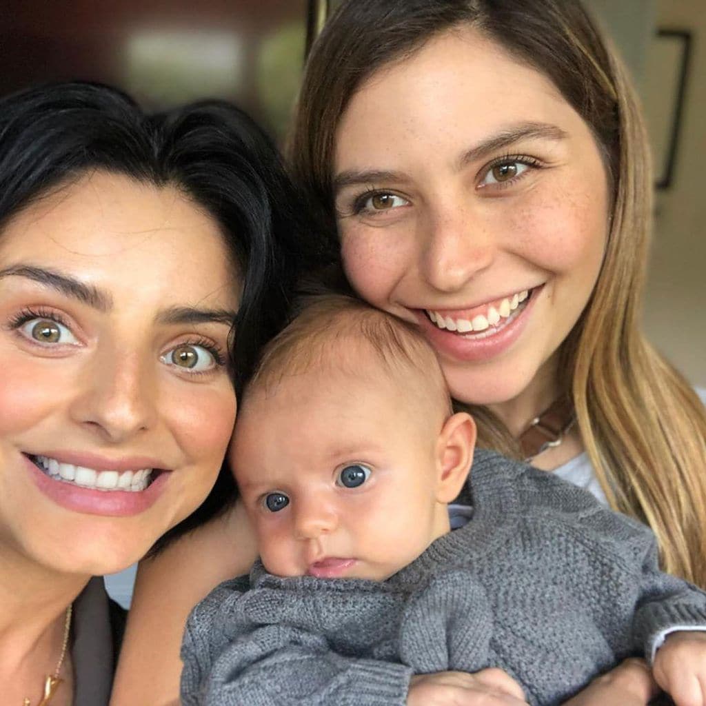 Aislinn Derbez y sus hermanas