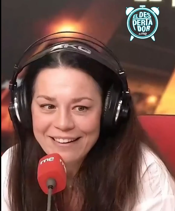 Ainhoa acudió al programa de RNE para presentar su single 'Esa mujer'