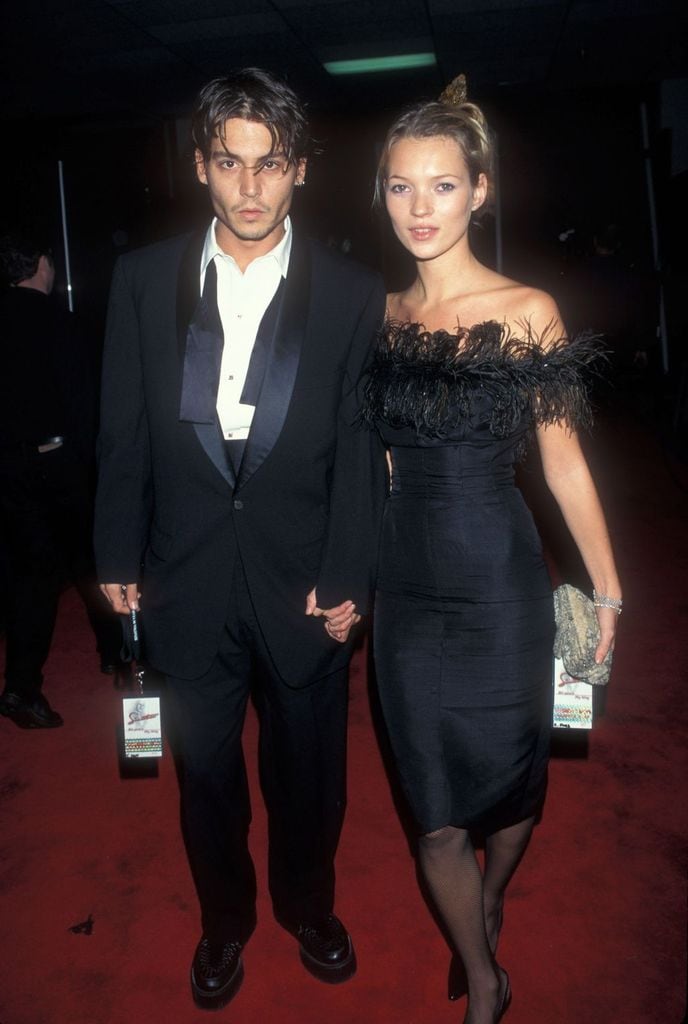 El vestido vintage de Kate Moss en su debut de alfombra roja con Johnny Depp fue un regalo del actor y ella lo volvió a llevar justo después de la ruptura
