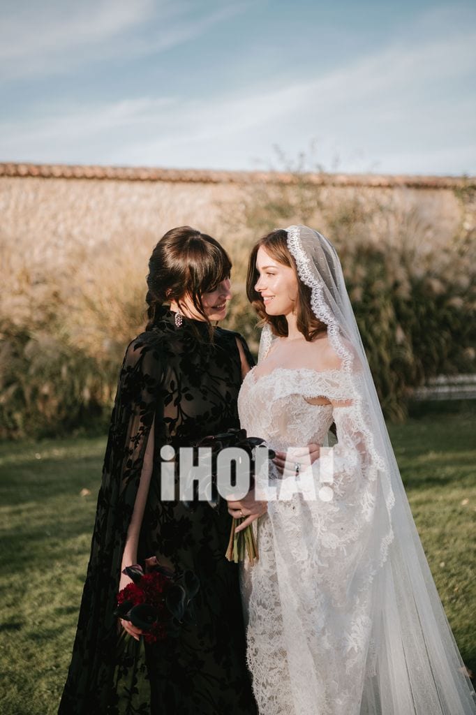 Stella Banderas con Dakota Johnson