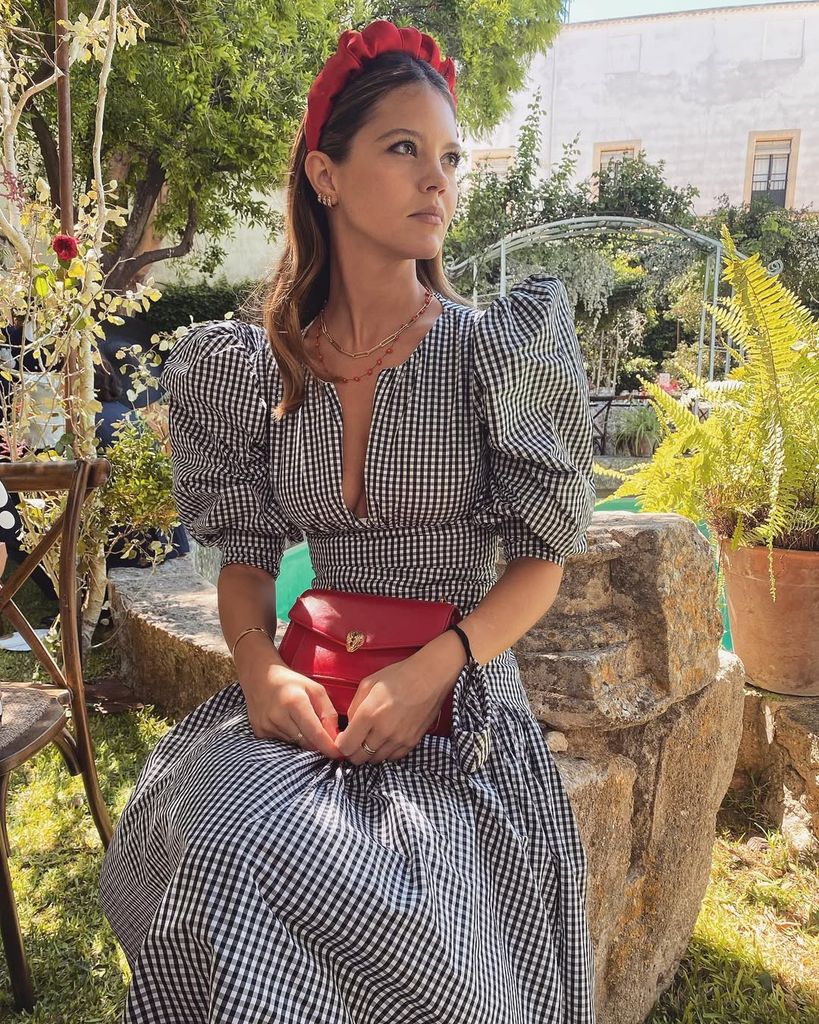 Look invitada Isabelle Junot 