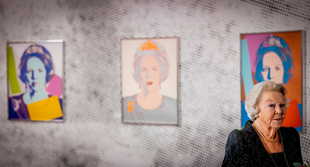 Beatriz de Holanda en una exposición de cuadros de ella misma de Andy Warhol el 10 de octubre de 2024