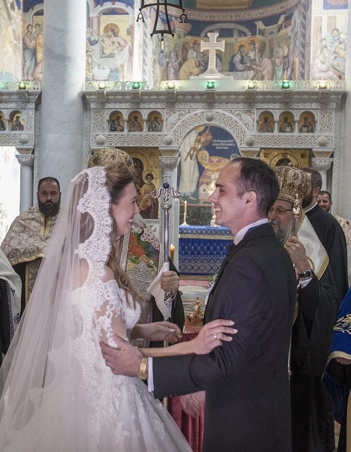 Los ilusionados novios ante el altar FOTO: Casa Real de Serbia

