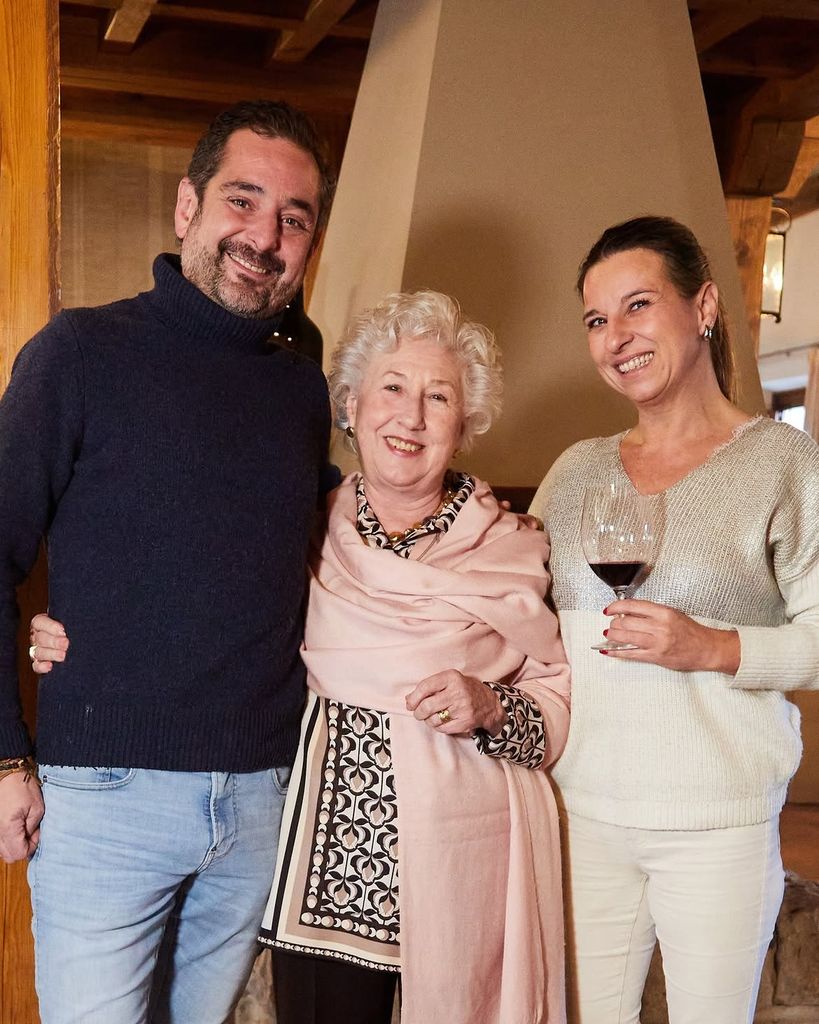 Iván Sanz Cid junto a su madre, María Luz Cid, y su hermana Belén, con quien compartía la dirección de Dehesa de los Canónigos y el compromiso de preservar el legado familiar