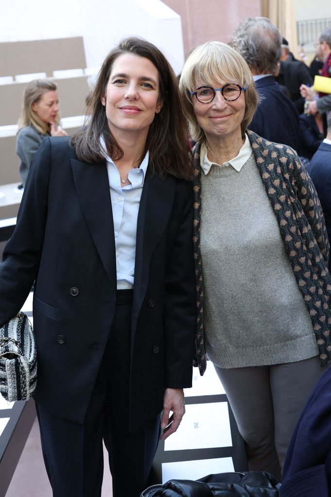 Carlota Casiraghi y Françoise Nyssen durante la Feria dle Libro de París en abril de 2025