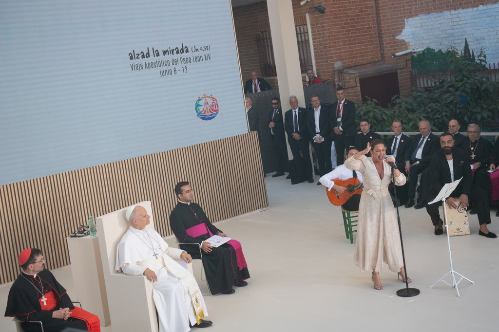 Niña Pastori lo ha dado todo actuando a escasos metros del Papa León XIV