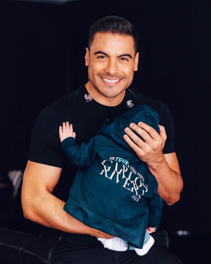 Carlos Rivera y su bebé León