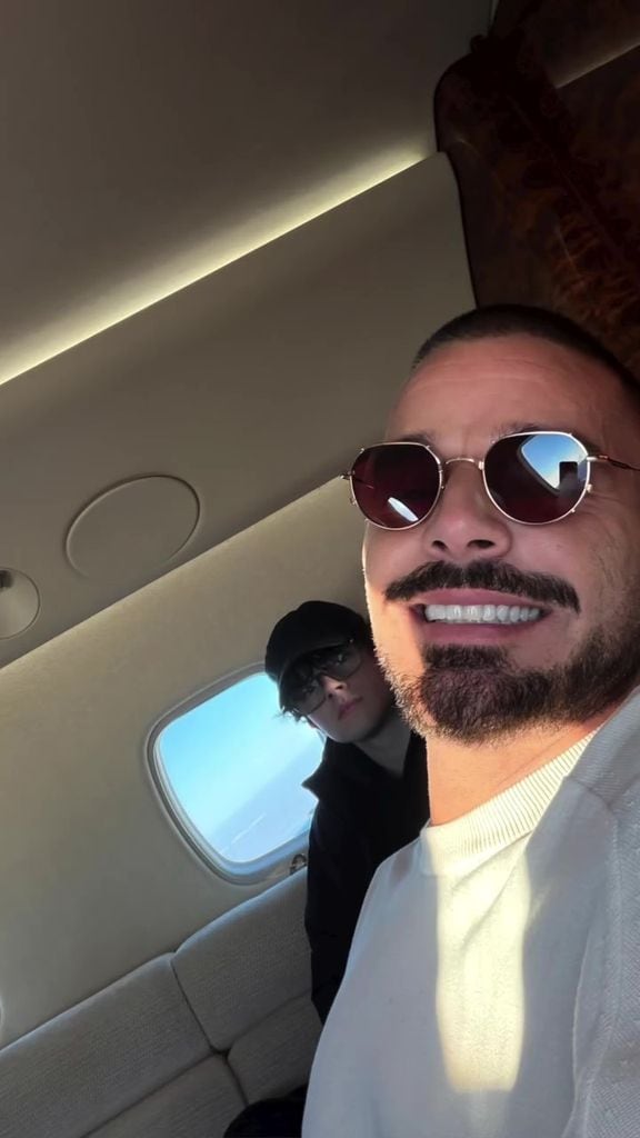 Ricky Martin viajó a Bucarest con sus hijos Valentino y Matteo, así como con algunos amigos.