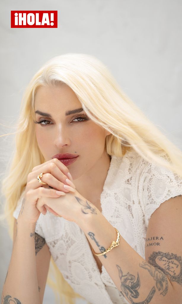 Foto: Gerardo Briceño | Estilismo: Alonso Murillo | Maquillaje y peinado: Jamie Harper | Blus de encaje: Simorra |Anillo: Panthère de Cartier en oro amarillo y ónix