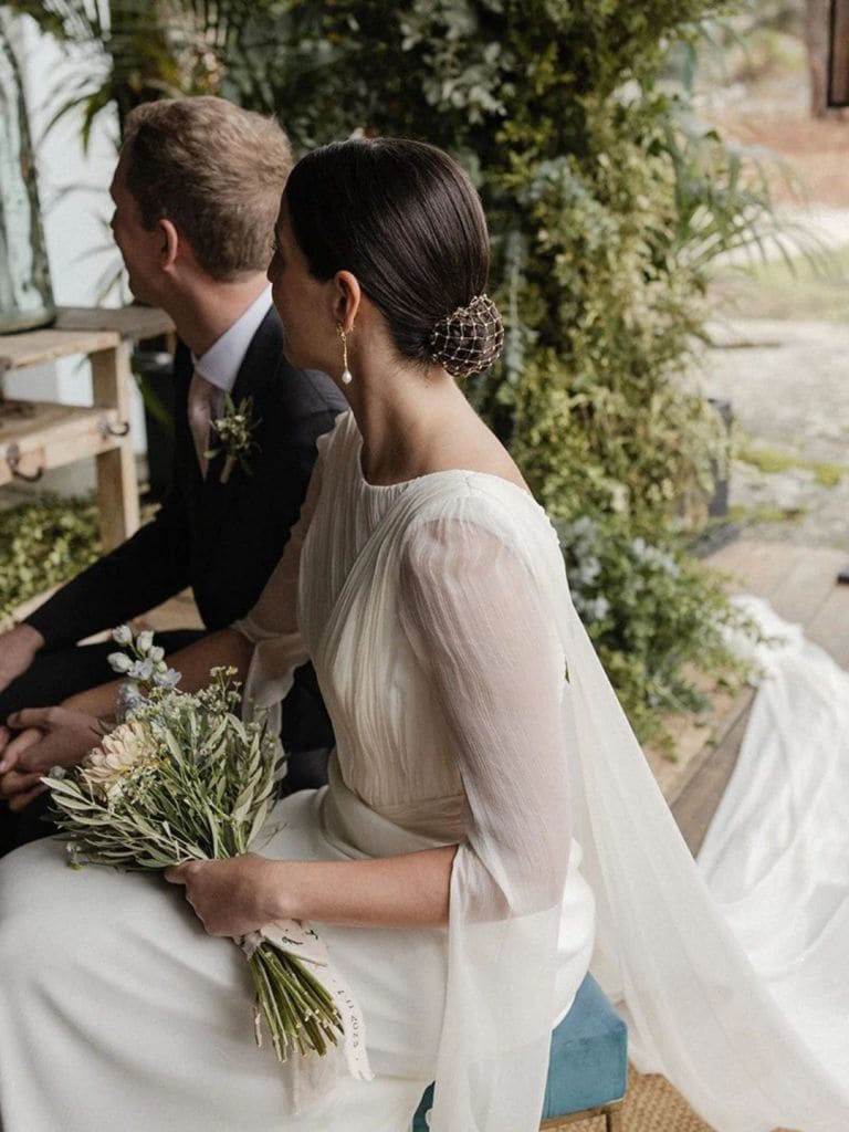 Novias con tocado redecilla