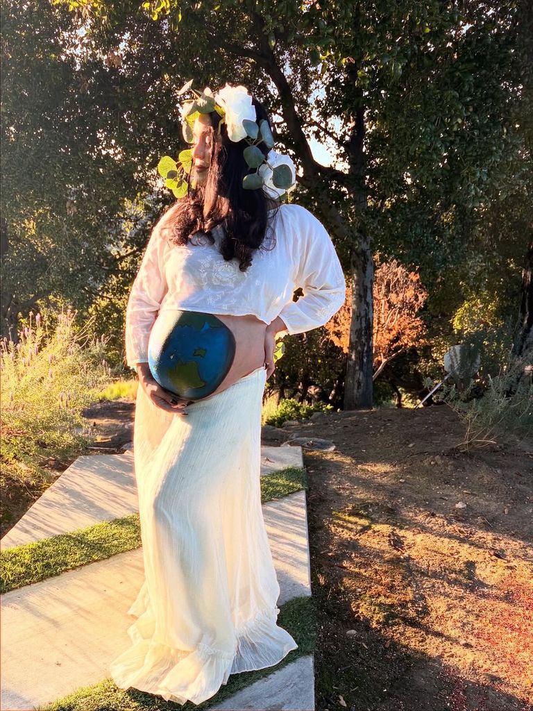 Vanessa Hudgens disfrazada de Madre Tierra para Halloween 2025.