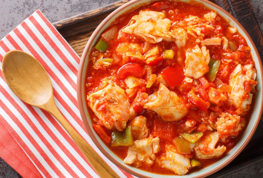 Las versiones más antiguas de esta receta eran más sencillas y la incorporación del tomate fue posterior.