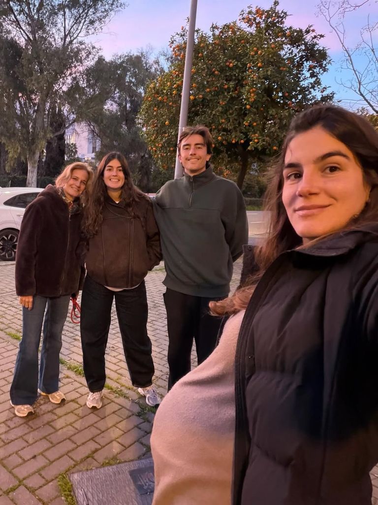 Blanca Llandres con unos amigos
