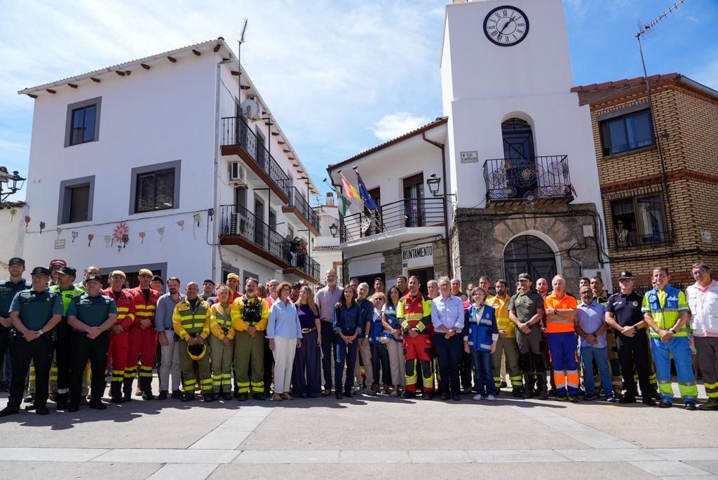Los Reyes visitan Rebollar, Cabezabellosa y HervÃ¡s (CÃ¡ceres) para conocer los daÃ±os de los fuegos