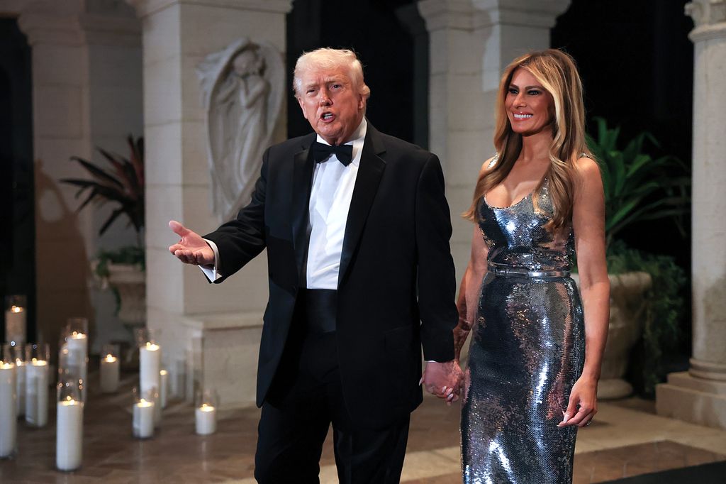 Donald y Melania Trump en la fiesta de Nochevieja en Mar-a-Lago 2025.