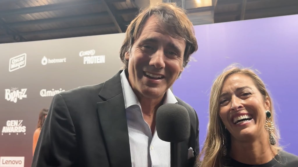 La pareja responde a las preguntas de la prensa