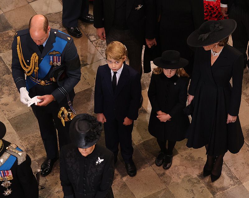 George de Gales con su hermana y sus padres