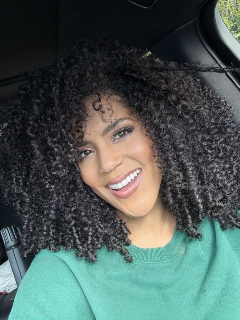 Francisca luce orgullosa sus rizos naturales