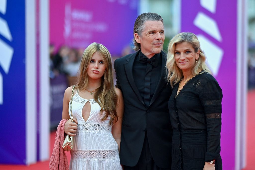 Ethan Hawke posa con su familia en el Festival de Cine de Deauville, en Francia