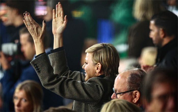 Charlene de Mónaco aplaude