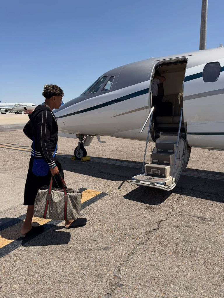 Lamine Yamal lució un bolso de Gucci mientras se alistaba para viajar.