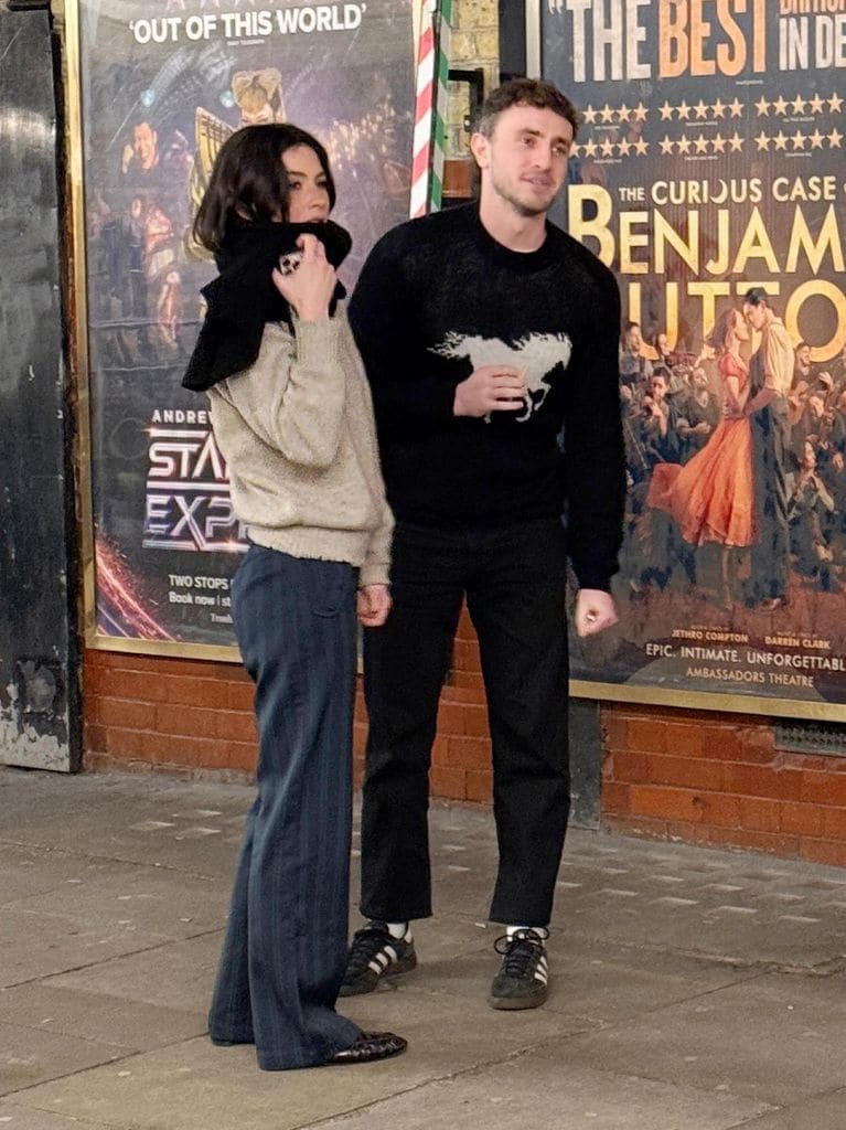 Aunque habían rumores de que la pareja se había separado, fueron vistos juntos hace unas semanas en las calles de Londres.