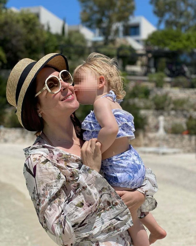 Elia Zaharia y su hija cuando era más pequeña