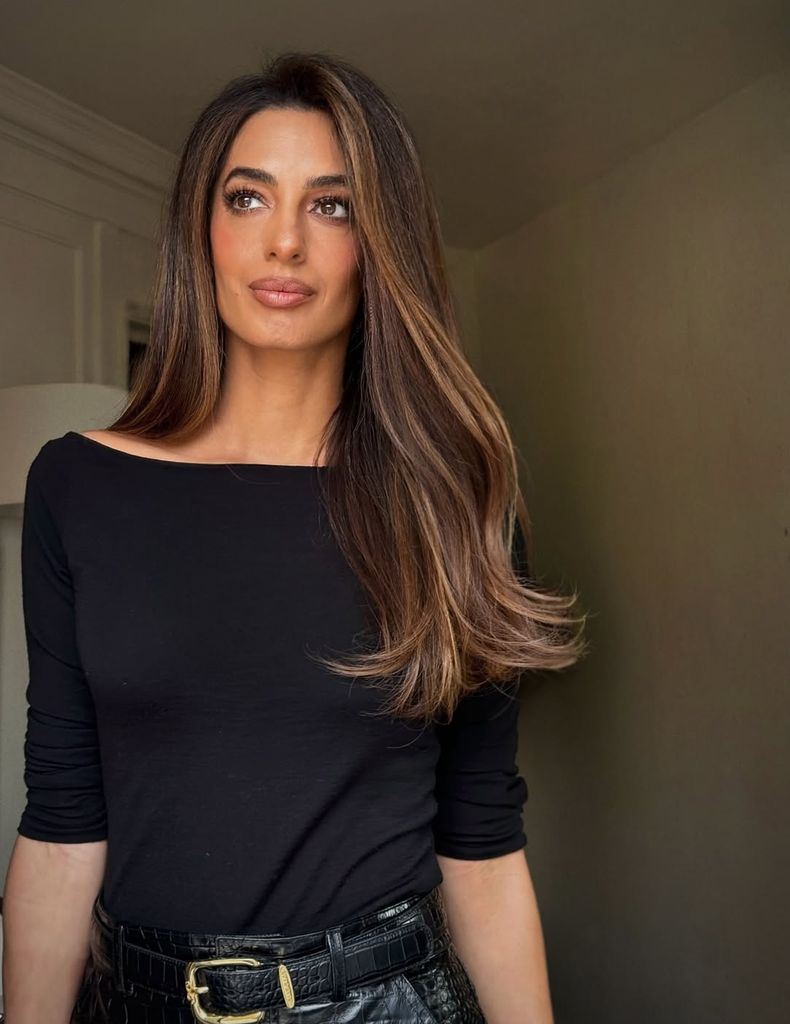 Dimitris Giannetos es el estilista de grandes celebridades como Amal Clooney, Demi Moore, Kim Kardashian y Cindy Crawford. 