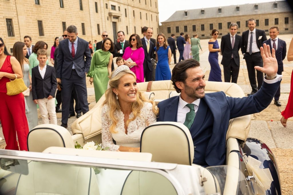 Angie Rigueiro, presentadora de Antena 3, celebra su boda en El Escorial,  rodeada de sus compañeros
