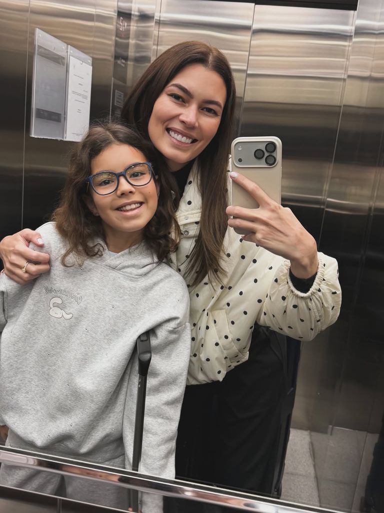 Natália Subtil con su hija Mila, quien pronto cumplirá 10 años.