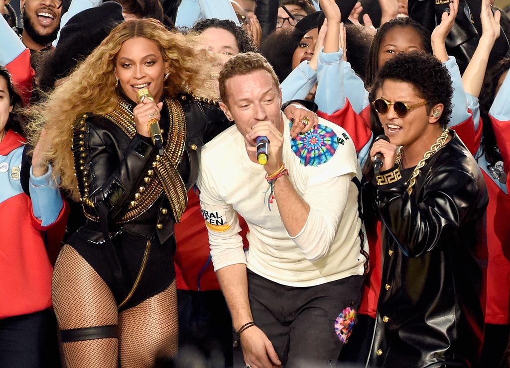 Beyoncé, Chris Martin de Coldplay y Bruno Mars 