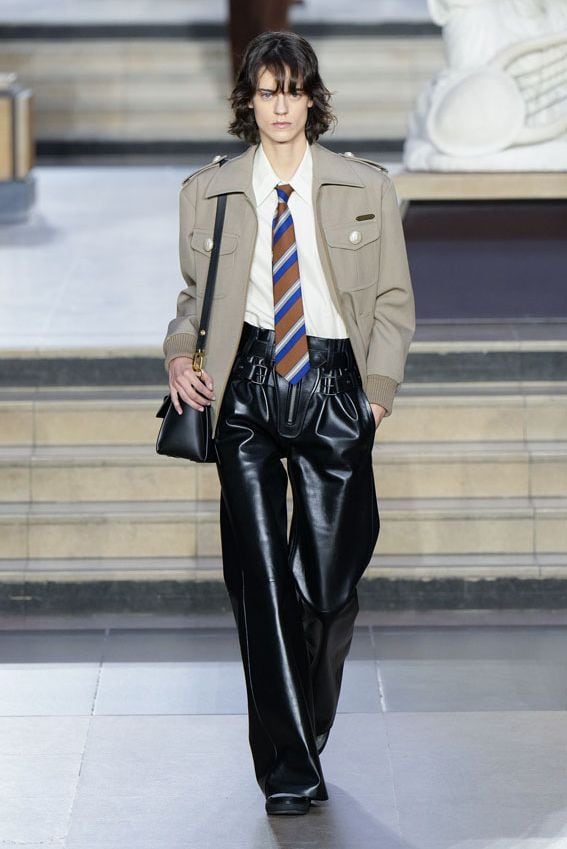 vuitton f22 01820220307018