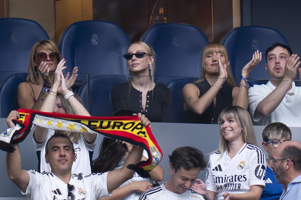 Ester Expósito fue fotografiada animando a Kylian Mbappé durante el partido del Real Madrid contra el Málaga.