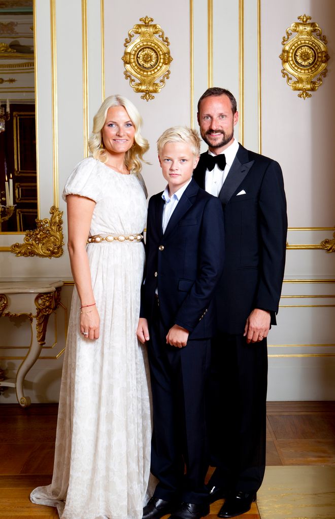 Crownprincess Mette Marit and Crownprince Haakon flank Marius Borg Hoeiby before a dinner at the Royal Palace in Oslo Thursday August 25, 2011. The dinner was to celebrate the 10th wedding anniversary of the Norwegian Crownprincecouple.